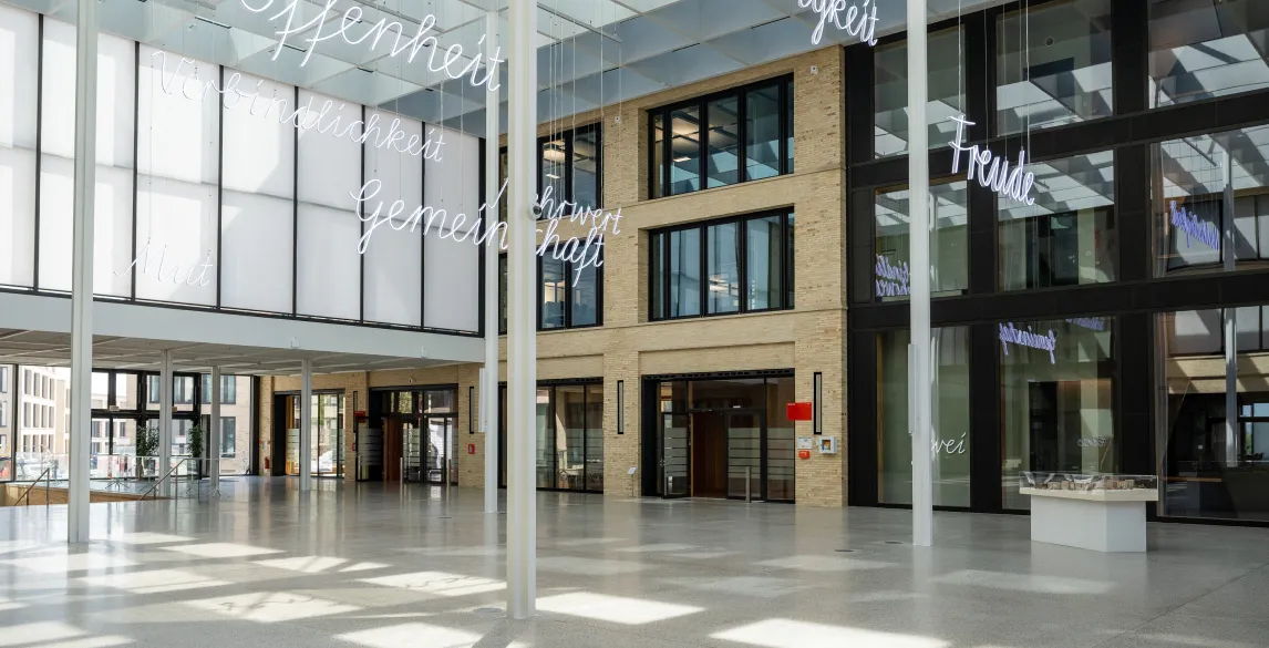Die Eingangshalle vom W&W-Campus in Kornwestheim.